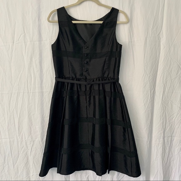 EUC TAYLOR DRESSES Button Back Fit and Flare Dress - Picture 3 of 13